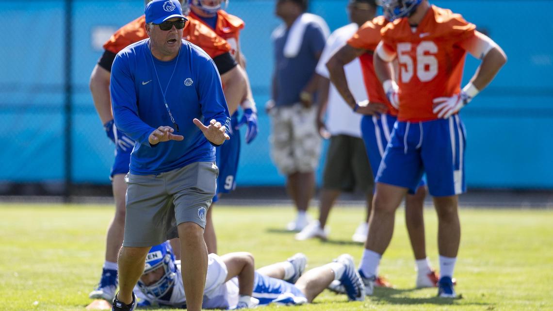 Boise State tight ends coach Kent Riddle joined Boise State’s coaching staff in 2001 and served two stints. The second began in 2014.