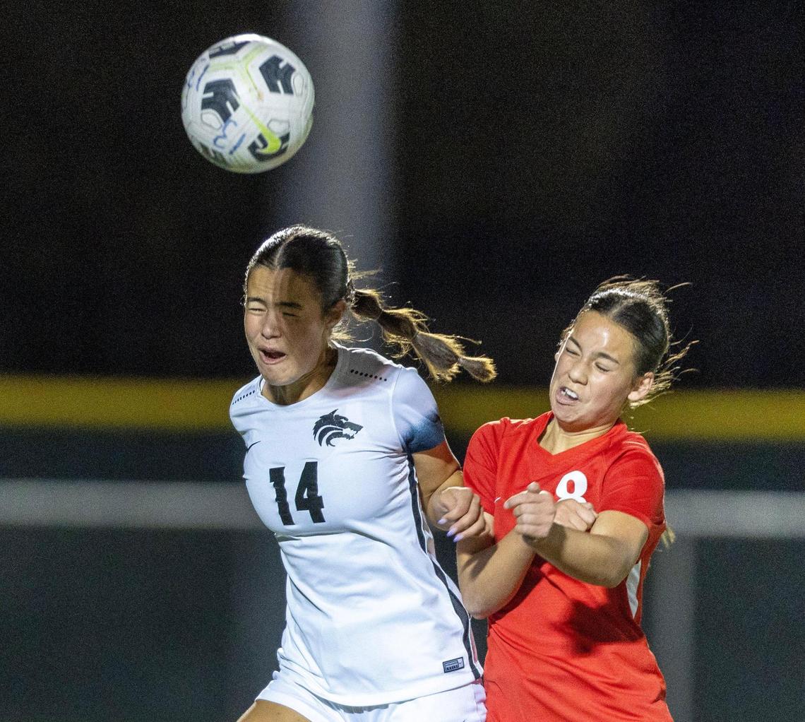 Timberline’s Francesca Truax, left, and Boise’s Kunie Hirai battle for the ball during the district championship game last fall.