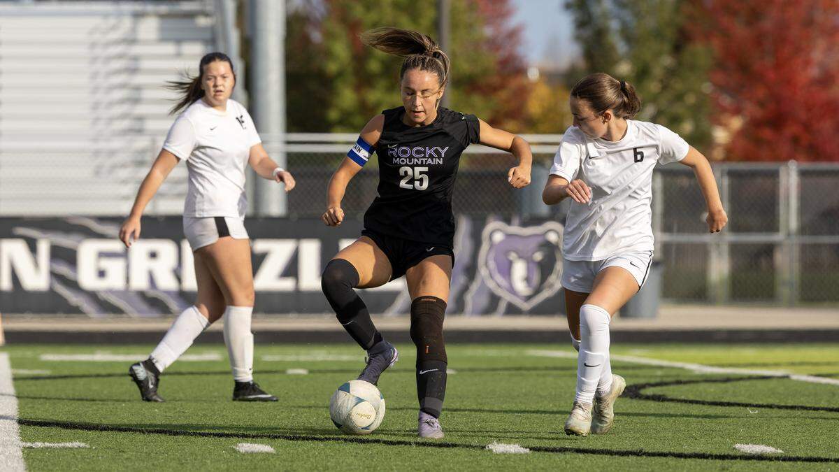 Rocky Mountain senior Campbell Wilson controls the ball in the second half of their semifinal game against Boise held at Rocky Mountain, Friday, Oct. 24, 2025.