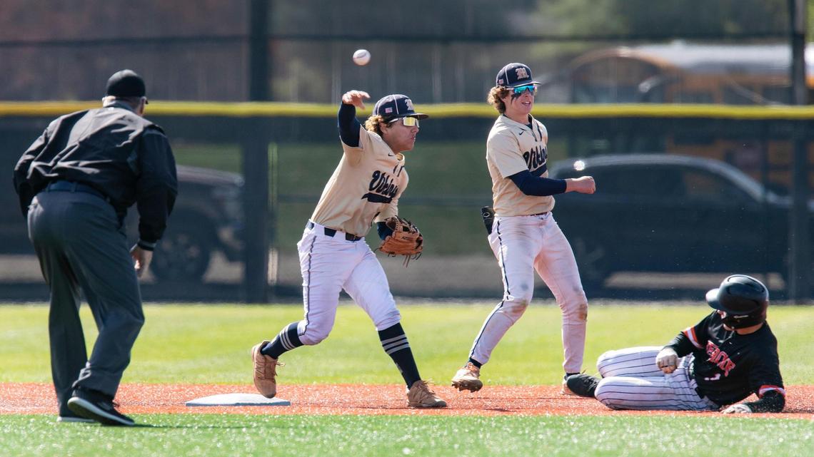Middleton junior Isaiah Anzaldua, left, was one of three Vikings voted to the 4A SIC all-conference first team by the league’s coaches.