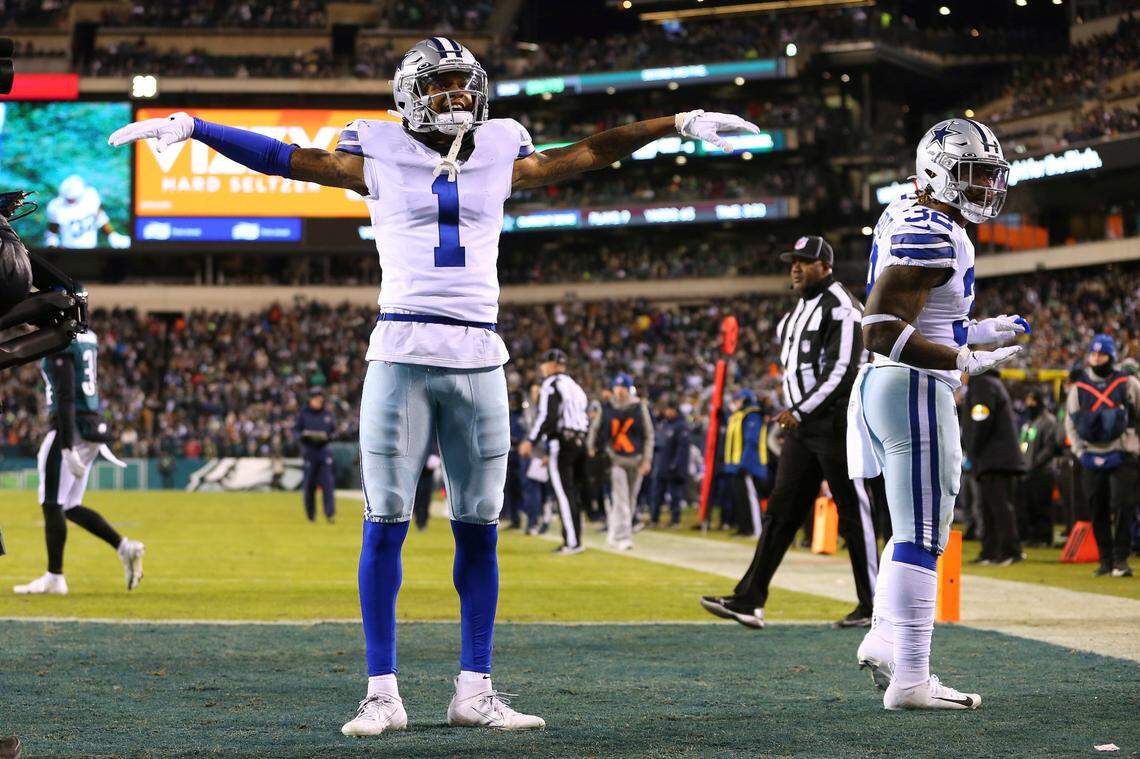 Dallas Cowboys wide receiver Cedrick Wilson, left, celebrates his touchdown 14-yard touchdown reception in the first quarter of the Cowboys’ 51-26 win over Philadelphia.