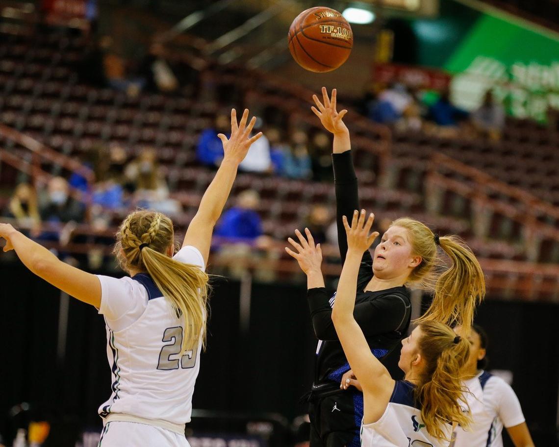 Timberline’s Audrey Taylor hooks a shot over two Mountain View defenders during last year’s 5A state tournament. She, and teammate Sophie Glancey, have both signed with Northern Arizona.