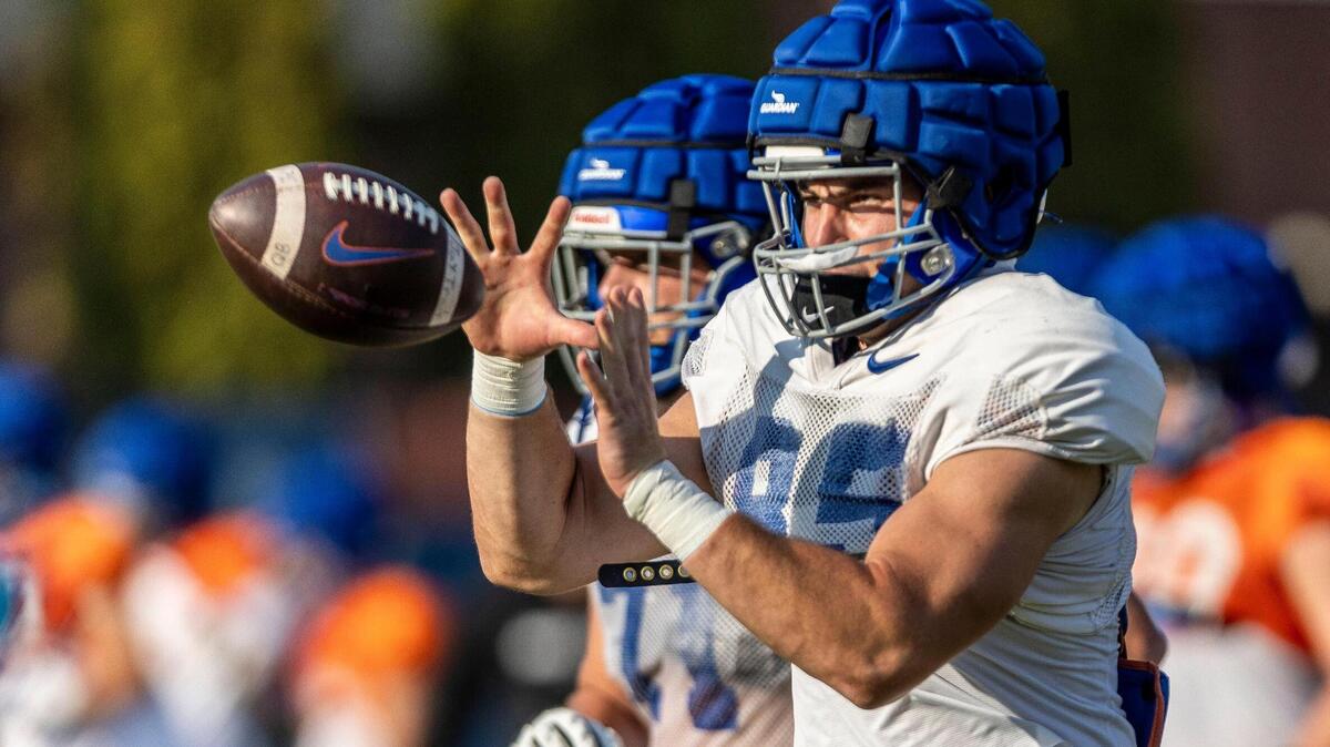 Boise State tight end Matt Lauter catches a pass as the Broncos warm up for practice Thursday.