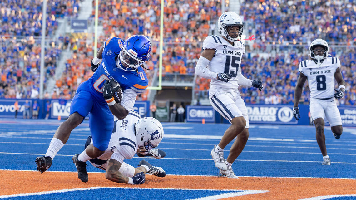 Boise State football kicks off Pac-12 play with wire-to-wire win over Utah State