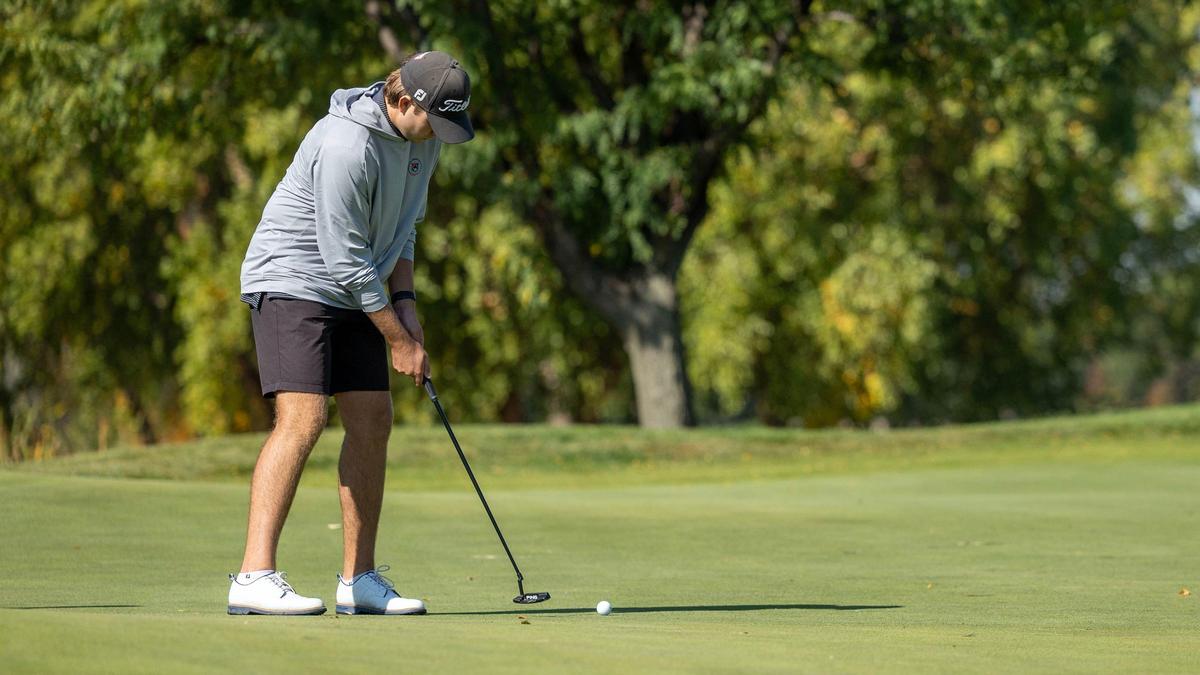 Eagle senior Beau Sahr birdies the first hole en route to winning the 6A District Three Boys Golf Tournament championship Wednesday at BanBury Golf Course.