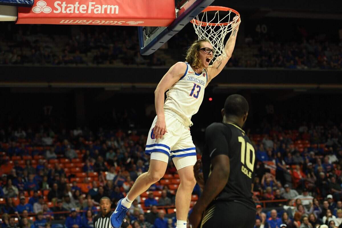 Boise State forward Andrew Meadow started his sophomore season in 2024 with his iconic long hair and thick goggles.
