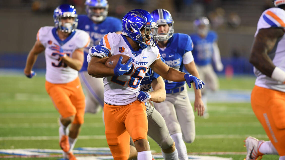 Boise State players share laughs, respect with Air Force cadets despite protocol error