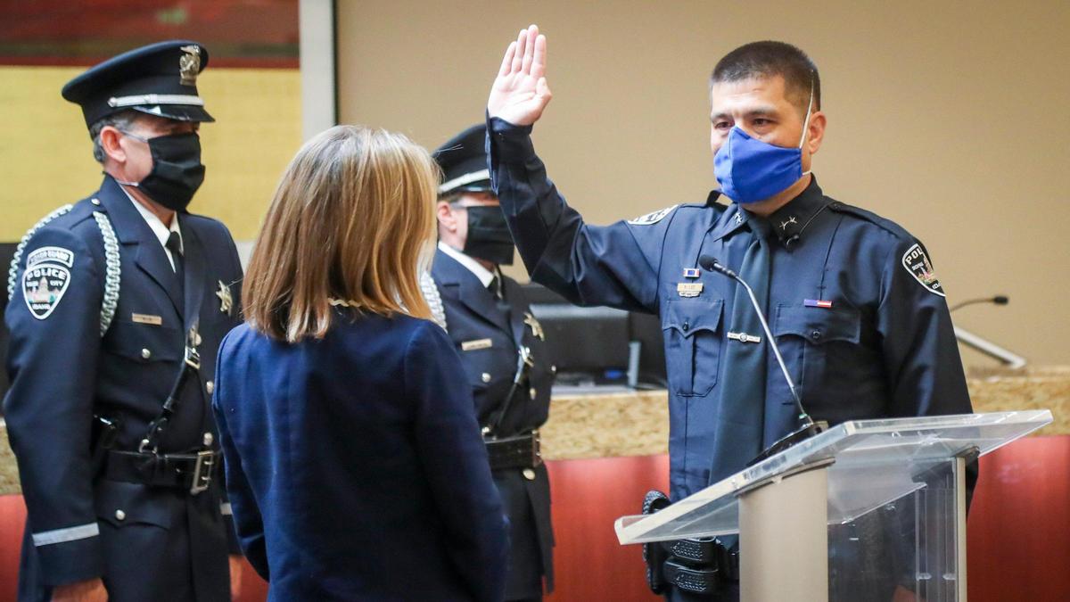 Boise Mayor Lauren McLean swears in Ryan Lee as the new police chief in a ceremony in 2020. Lee resigned at the request of McLean roughly two years later.