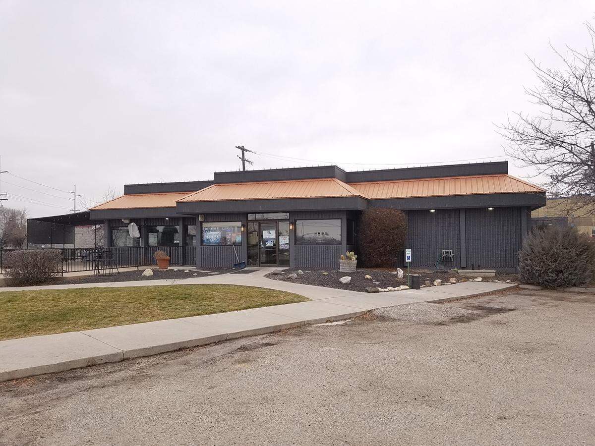 The former Buster’s Sports Bar & Grill is available for sale or lease. Find more details at LoopNet.com.