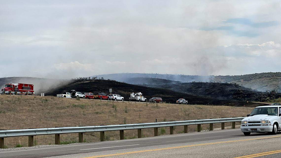 Idaho crews battle 100-acre brush fire near highway between Eagle, Star