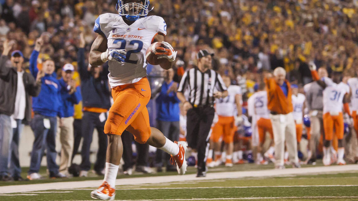Former Boise State star died in Oakland police custody. His family filed a lawsuit