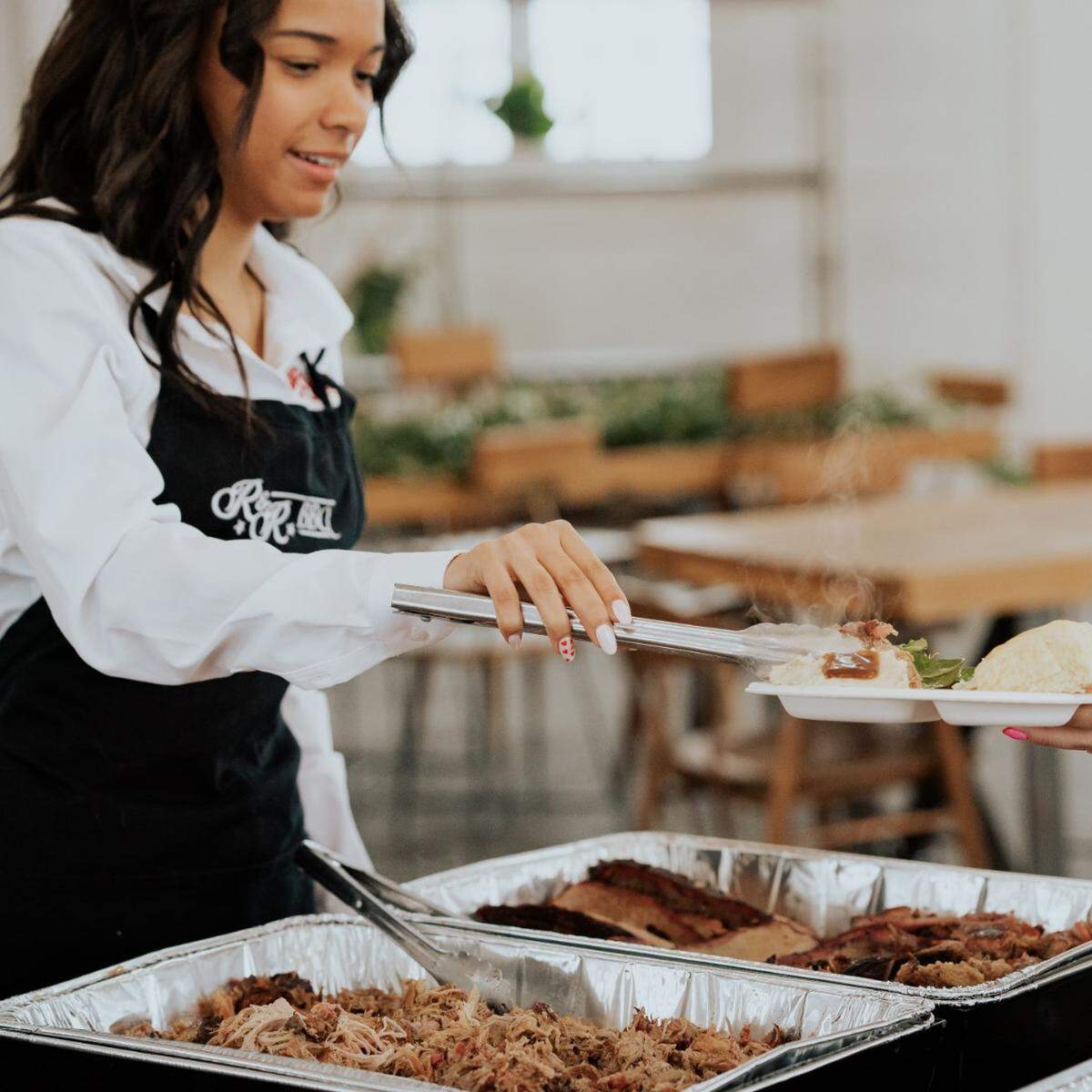 R&R BBQ also offers catering.