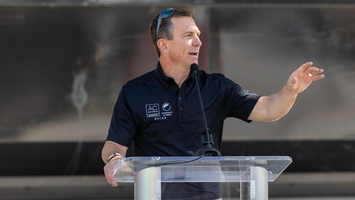 Jared Smith, principal and cofounder of Pennbridge Hospitality, thanked tradesmen, investors and partners during a topping-out ceremony Wednesday for the dual-brand Marriott hotels .