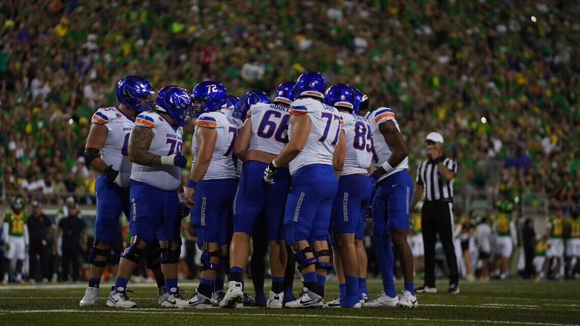 Heisman candidate QB, massive O-line: What Boise State should expect at Oregon