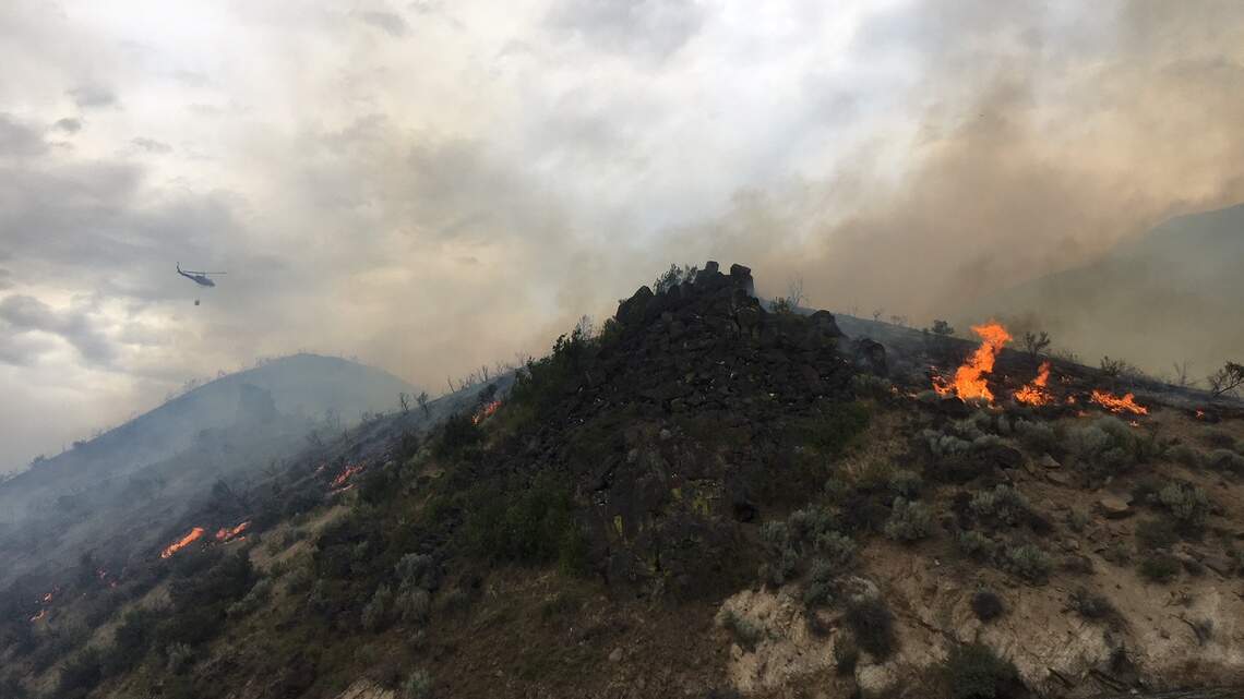 Brush fire near Lucky Peak continues to burn, snarls traffic on Idaho 21