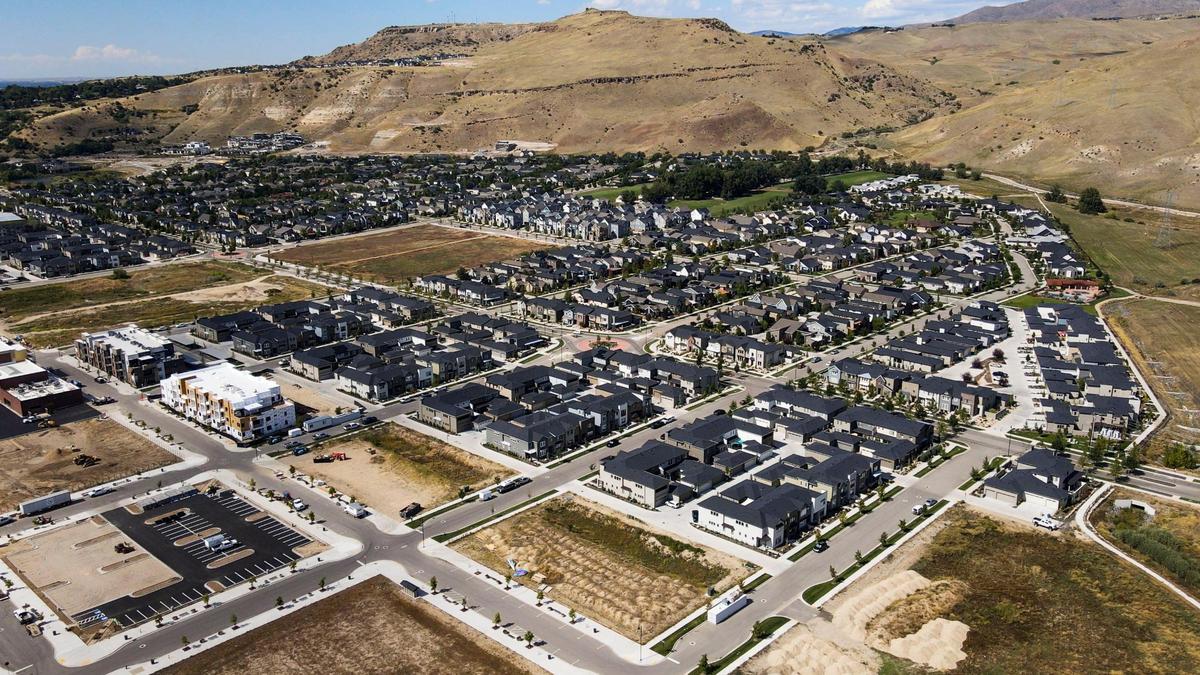 The town center and village green would be built on vacant land in the middle of Harris Ranch, at center left in this northwest-facing aerial.