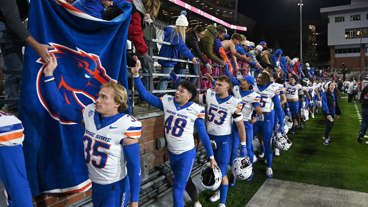 Boise State moves up in AP Top 25 football poll. See how high and full poll here