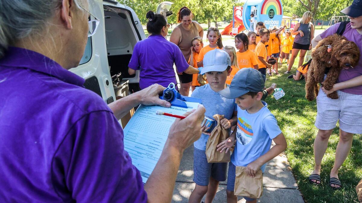 Sheila Medina keeps track of the number of lunches handed out to children at one of West Ada School District’s free summer lunch sites at Tully Park in Meridian in 2022. Idaho will no longer participate in a federal program that offers money for groceries in the summer to families who qualify for free or reduced-price meals at school.