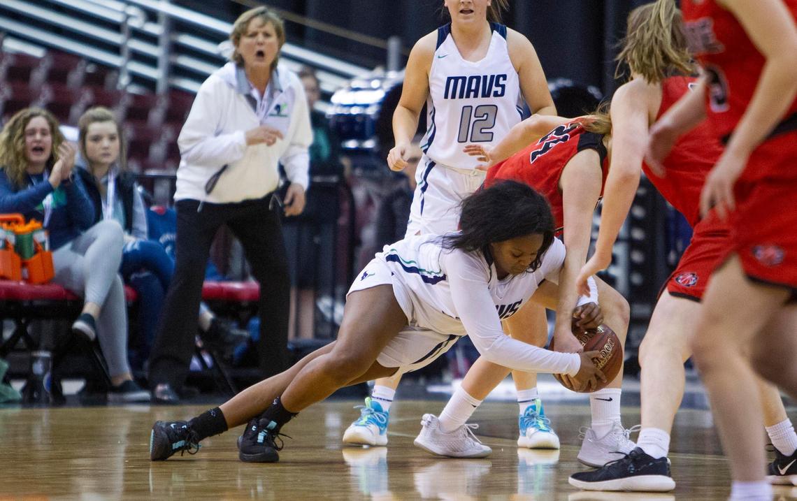 Mountain View’s D’Nia Williams dives to get control of the ball during last year’s 5A state tournament.