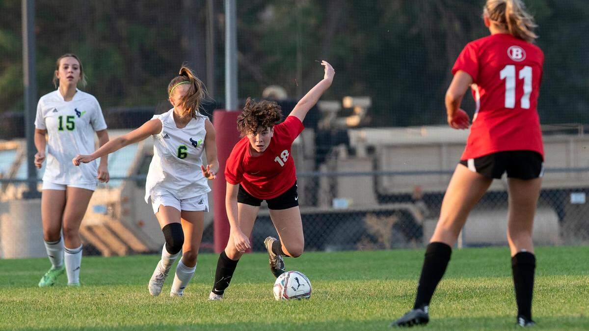 Boise’s Grace Hatch turns upfield during her team’s 4-0 win against Mountain View on Wednesday at Fort Boise.