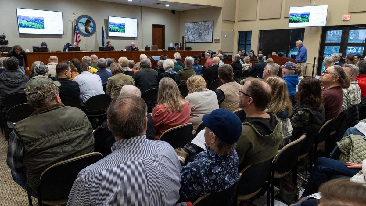 People began lining up outside Eagle City Hall about half an hour before the meeting. At the start there were few open seats in City Council Chambers.