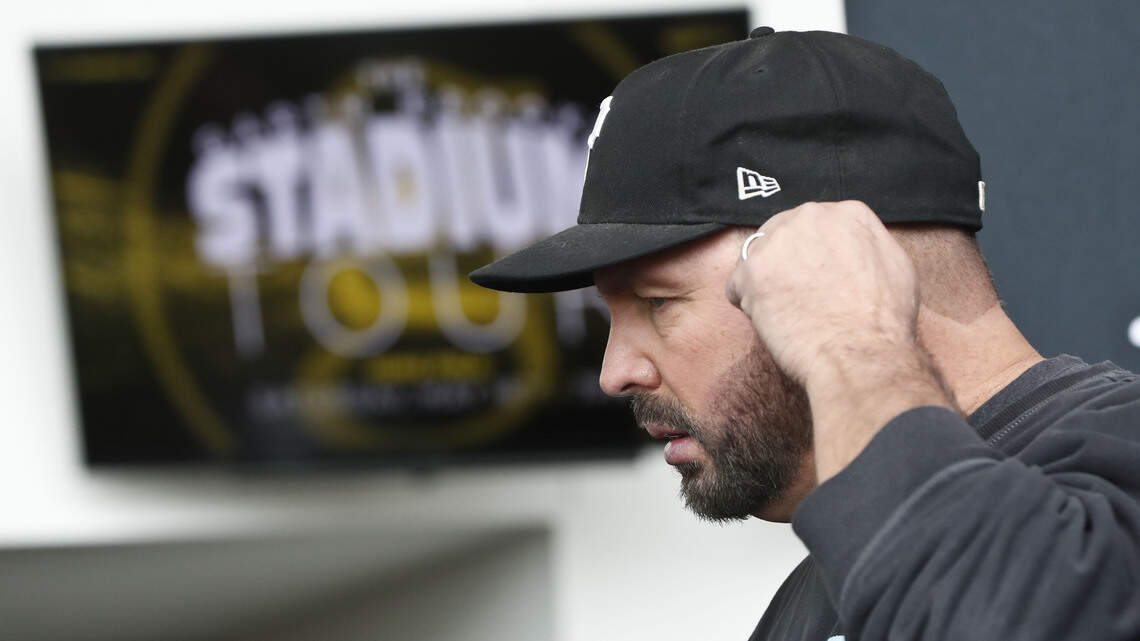 Garth Brooks’ deal with Boise State: What he’ll pay, what he’ll get. (A suite for Trisha? Yep.)