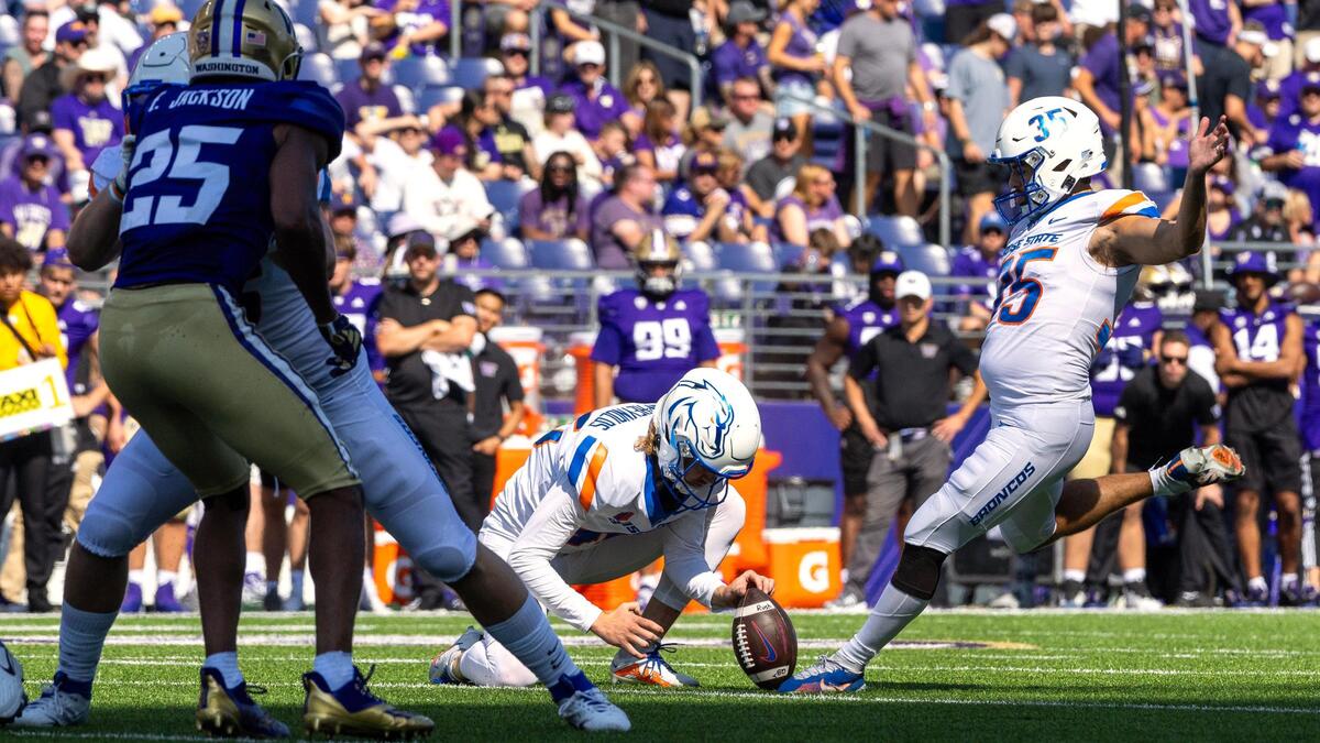 Boise State kicker Jonah Dalmas scores in the third quarter of a game against Washington in September.