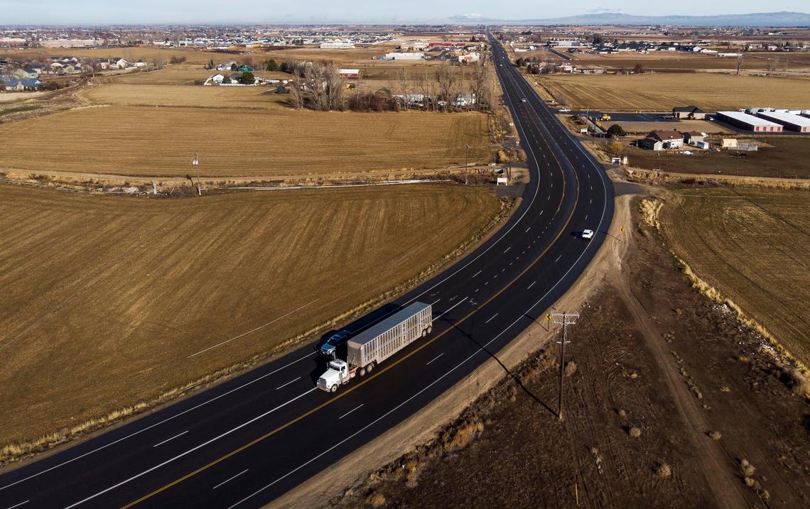 Traffic along Meridian Road (ID-69) between turns toward downtown Kuna. A road construction project here from 2018 was identified as having “suspicious alterations” in its asphalt test results.