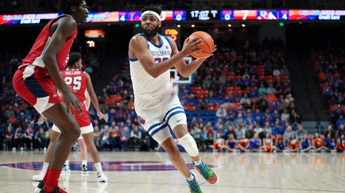 Naje Smith and the Boise State men’s basketball team fell out of first place in the Mountain West with an overtime loss at New Mexico. The Broncos did not lose favor with bracketology experts.