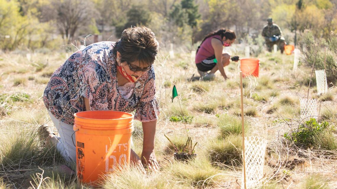 On Earth Day, Boise-area leaders plant pollinators, commit to new environmental goals