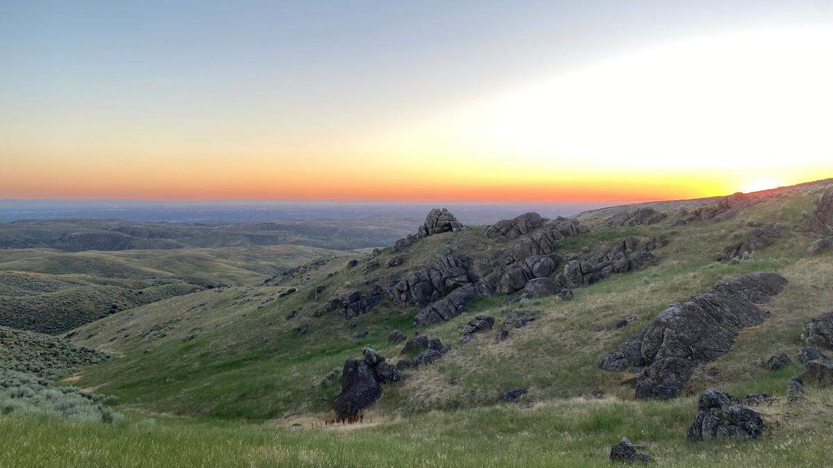 The Hawkins Loop Trail includes panoramic views of rolling hills and granite rock formations.