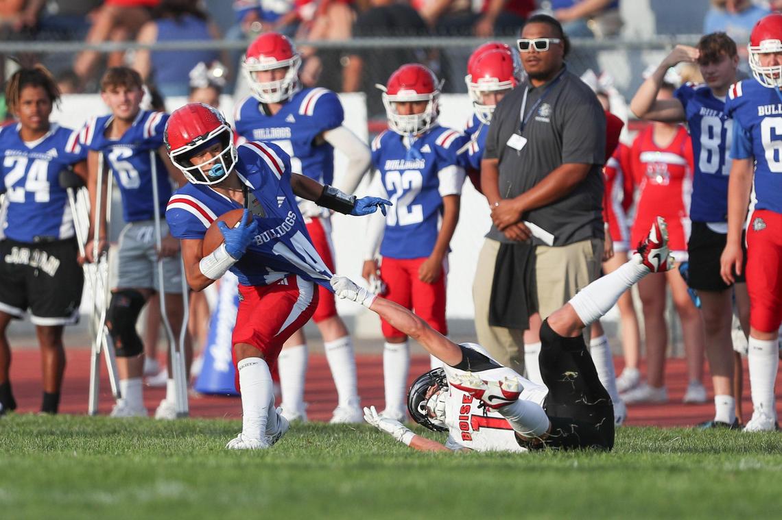 Nampa  wide receiver Kartez Hernandez pulls away from Boise’s Max Anderson during a 2023 game. 