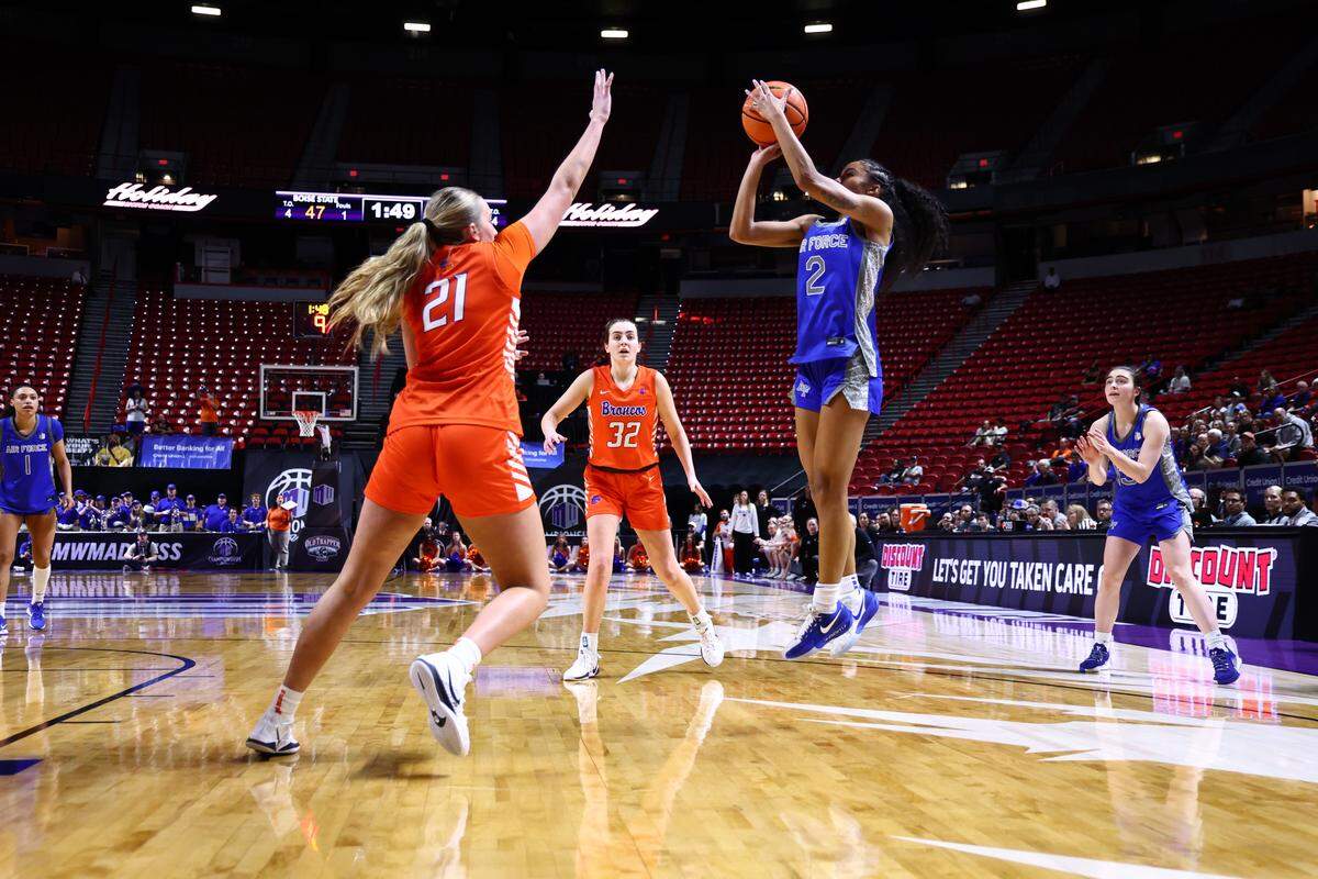 Air Force’s Milahnie Perry was a major catalyst in the Falcons’ upset of Boise State on Monday night in the Mountain West Tournament. The senior guard scored a game-high 27 points.