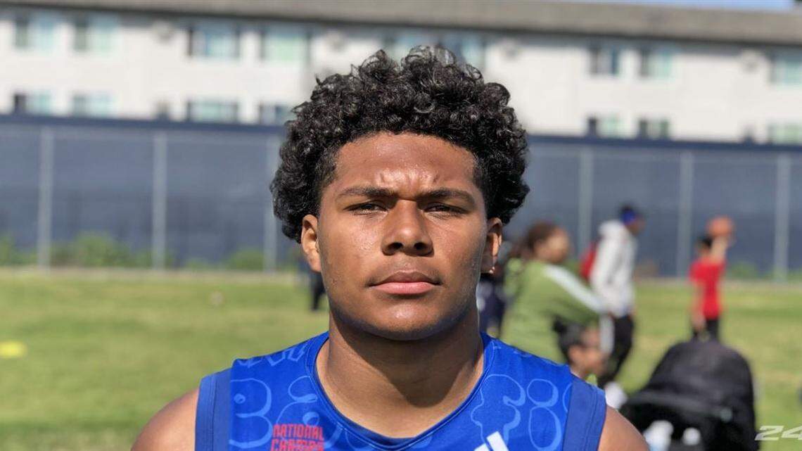 St. John Bosco linebacker Andrew Simpson verbally committed to Boise State on Friday.