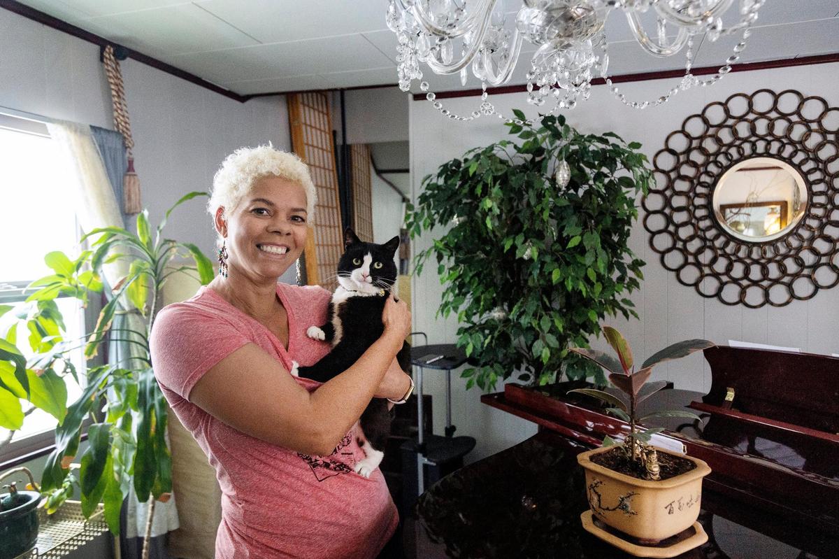 Leta Harris Neustaedter bought a home in Nampa in 2021 that came with a stray cat who she now calls Smokey.