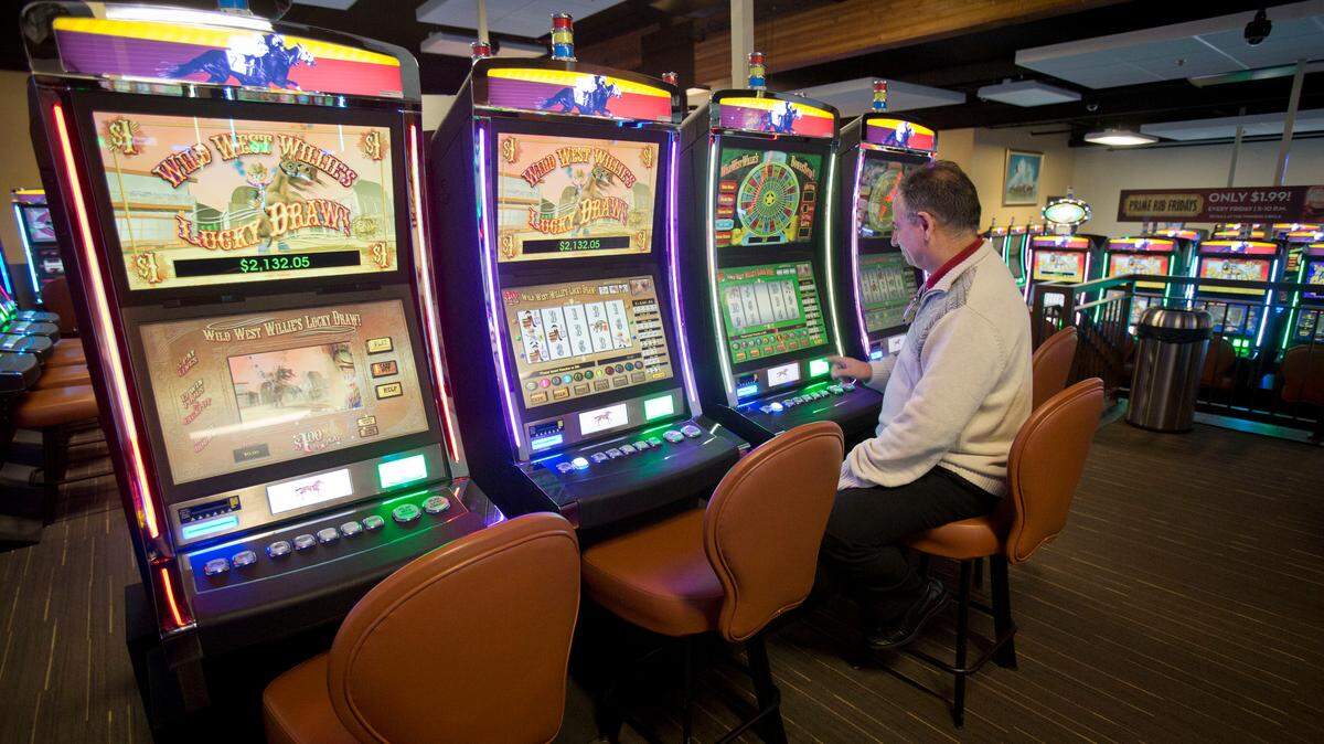 Les Bois’ historical racing machines went online in 2014 in the Turf Club at Les Boise in Garden City.
