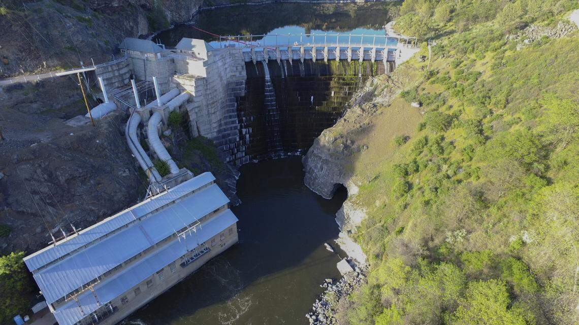 A dam is shown in this photo.