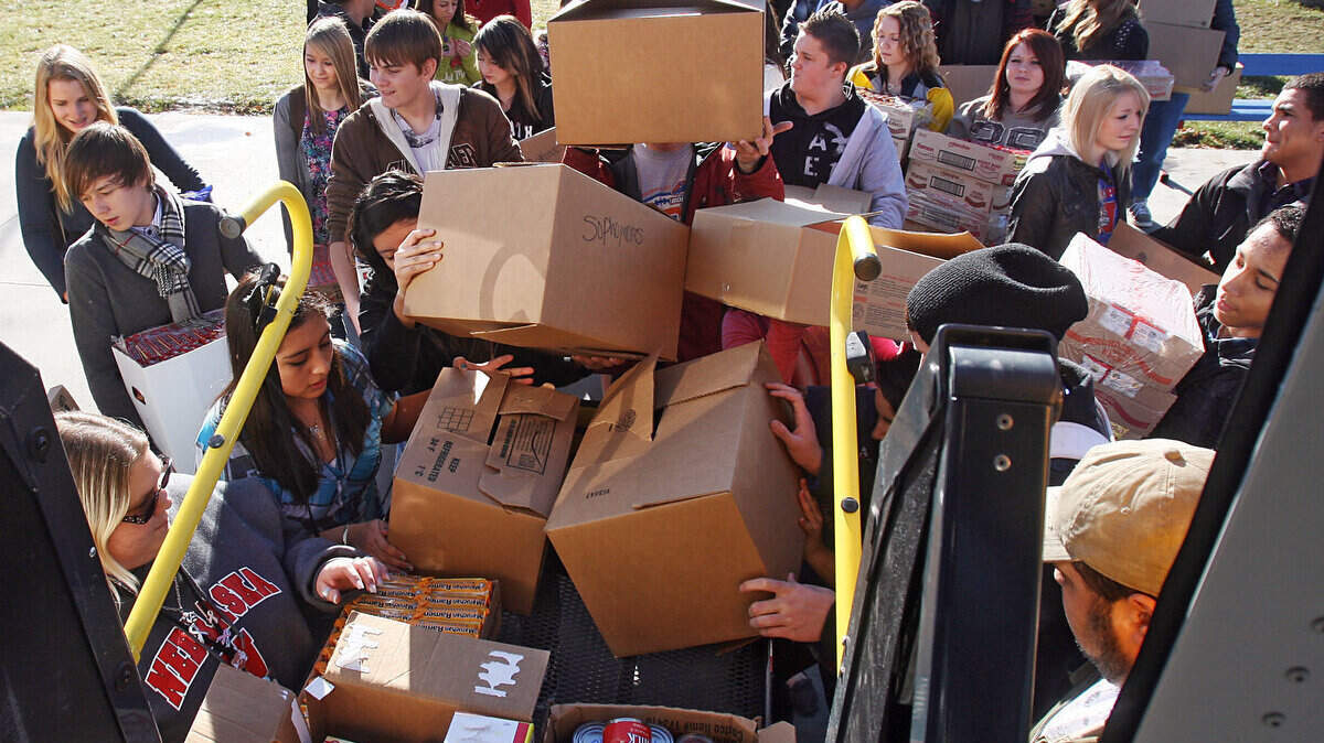 Nampa High School food drive, 2010