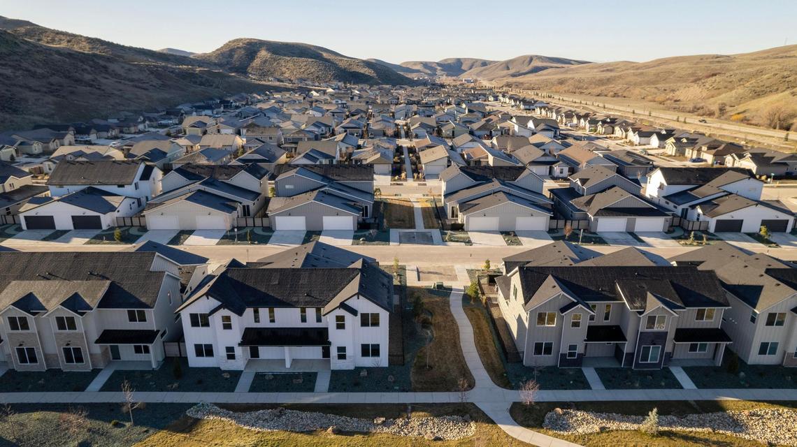 A row of townhomes line the northern section of the Avimor development in Eagle.