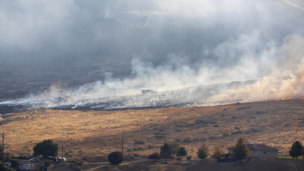 The Valley Fire burns Friday in the Boise Foothills near subdivisions along Warm Springs Avenue.