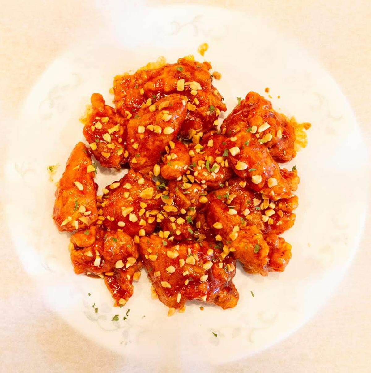 Boneless yangnyum is one of the specialties.