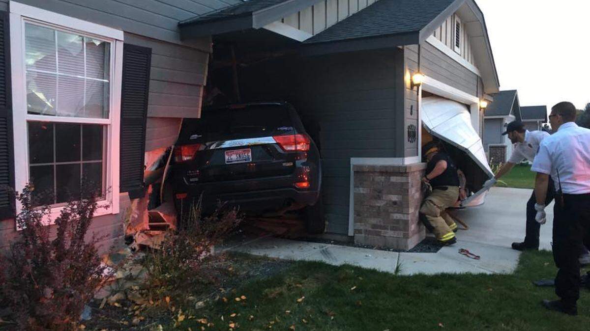 At about 7:13 p.m. Wednesday, officers responded to the intersection of Cornell Street and Greenlinks Avenue for a report of a car crash. A gray Jeep Grand Cherokee was crashed nearly all the way through the house.