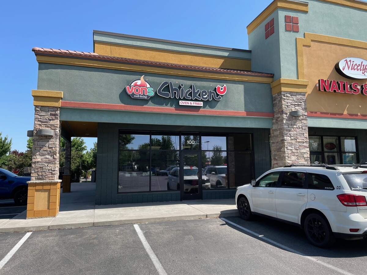 Vons Chicken has closed on East Fairview Avenue in Meridian.