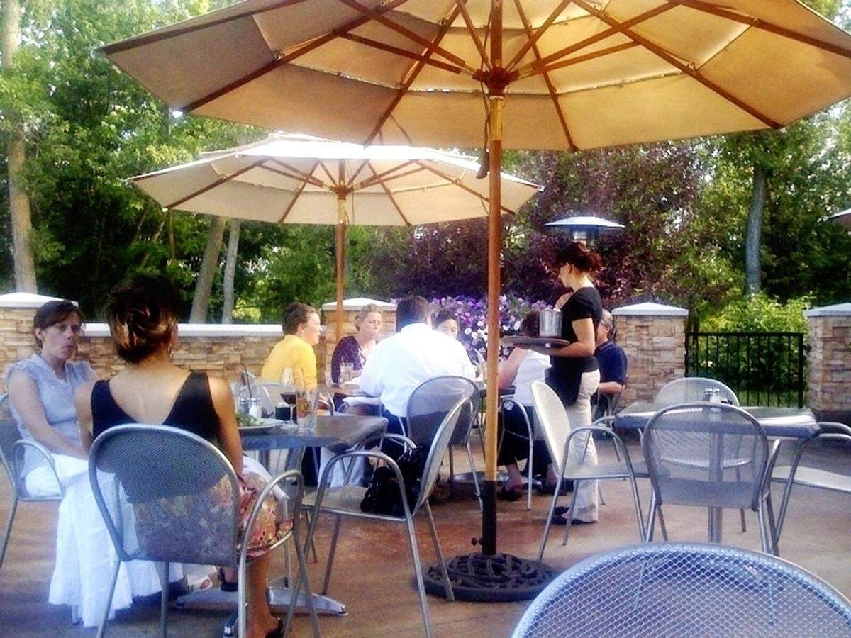 07xx best patio dining