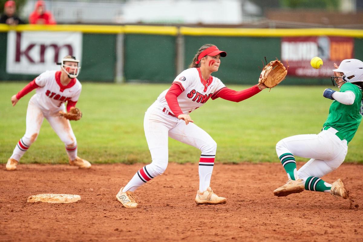 Mountain View's Aleynah Vega, right, beats the throw to second base during the 6A state championship game last season. 