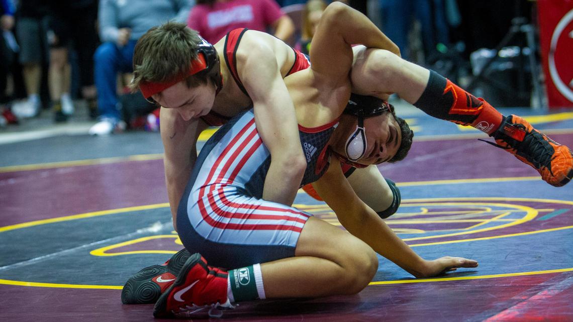 Nampa’s Dedrick Navarro, right, beat Boise’s Lucas Kanownik 5-4 with a controversial call on a last-second takedown at the buzzer to take the 98-pound championship at the Rollie Lane Wrestling Tournament on Saturday, Jan. 4, 2020.