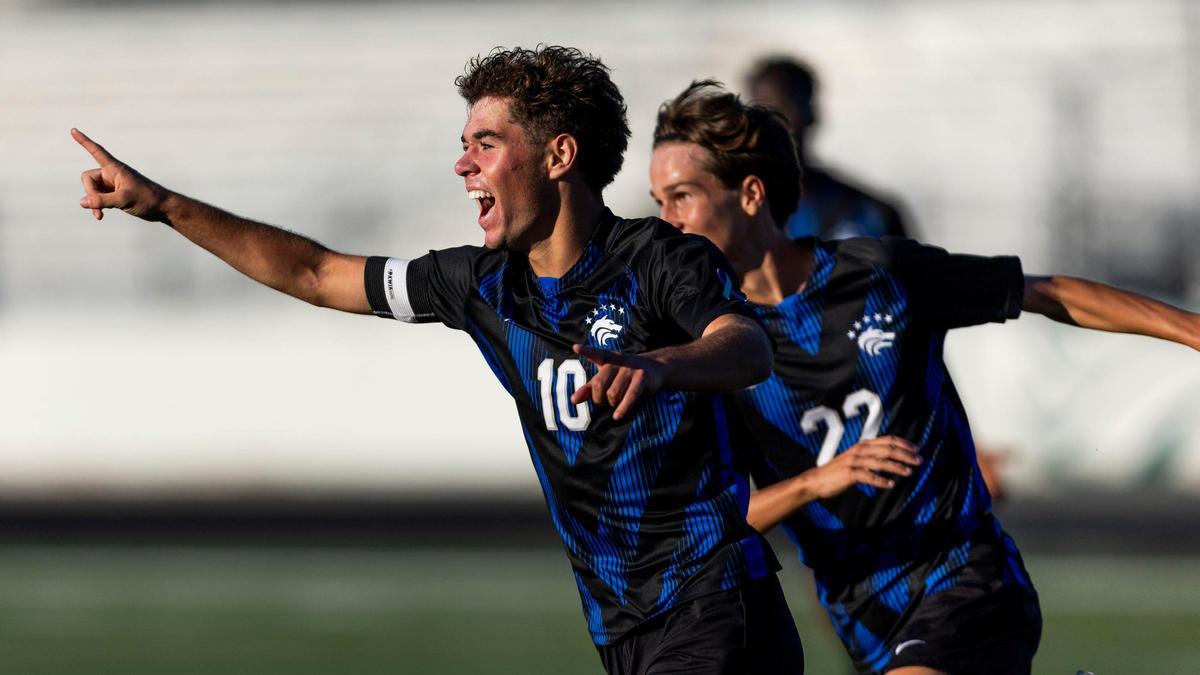 Timberline forward Zach Taylor returns after leading the Wolves to a third straight state title and winning the state’s all-class Gatorade player of the year award.