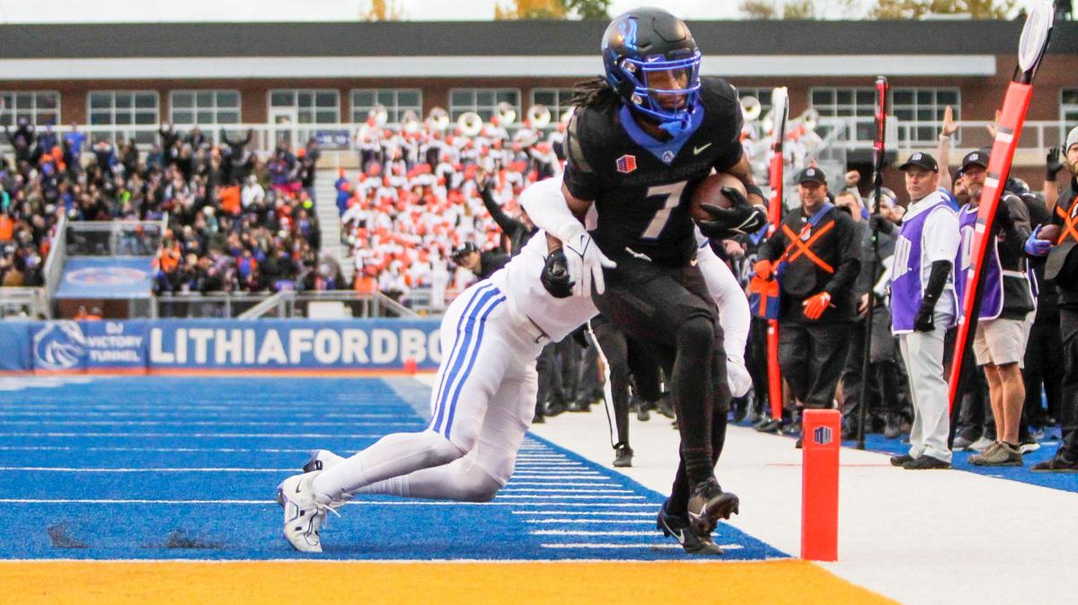 Boise State wide receiver Latrell Caples scores a touchdown in the first quarter to tie the score against BYU. Caples caught three passes on the scoring drive.