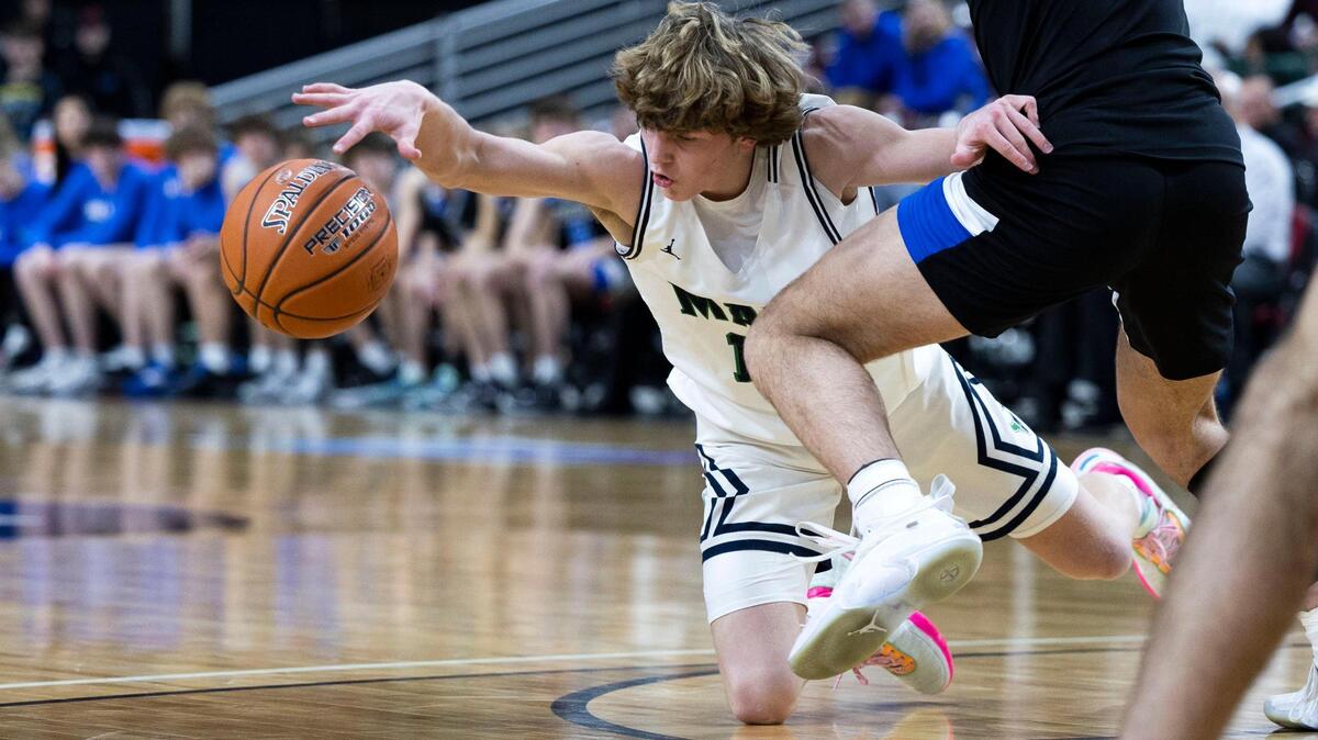 Mountain View freshman Logan Haustveit fights off a Timberline defender Thursday during a 40-38 win in the first round of the 5A boys basketball state tournament Thursday at the Ford Idaho Arena in Nampa.