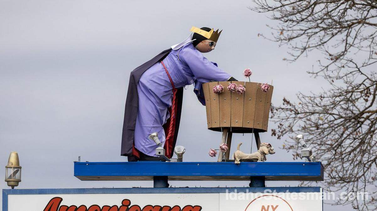 Boise's iconic moving washing woman sign on Vista Avenue, Tuesday, Dec. 2, 2025.